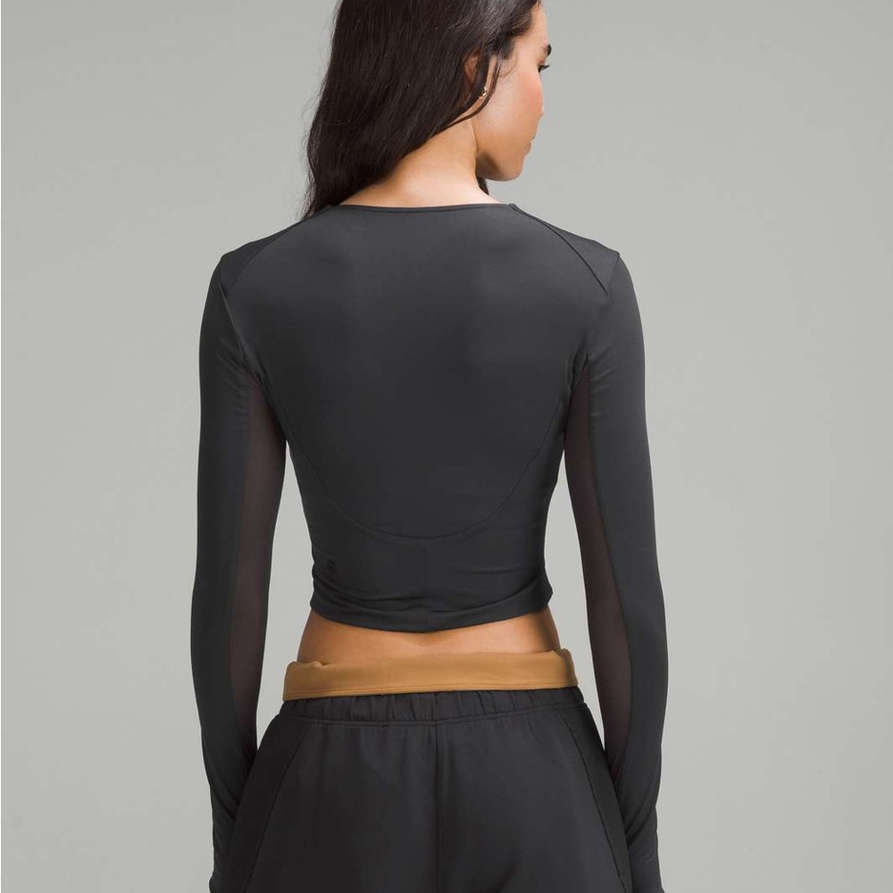 EUC lululemon athletica Black Fitted Crop Long Sleeve Top - Picture 4 of 5